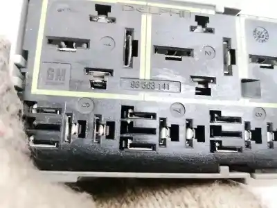 Second-hand car spare part fuse box unit for opel meriva 1.6 cat (z 16 se / l55) oem iam references 93363141  