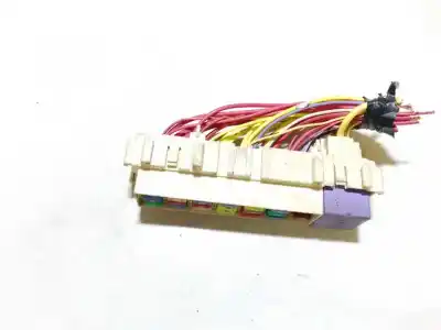 Pezzo di ricambio per auto di seconda mano SCATOLA RELÈ/FUSIBILI per RENAULT CLIO, 2005.05 - 2009.06  Riferimenti OEM IAM 8200241944  