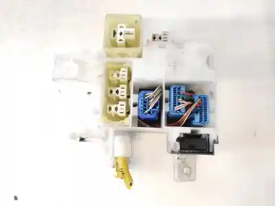 Second-hand car spare part fuse box unit for toyota corolla (e12) 2.0 d-4d sol berlina oem iam references   