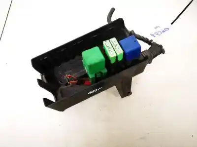 Peça sobressalente para automóvel em segunda mão caixa de fusíveis e relés por opel vectra b caravan 2.0 dti referências oem iam 90506007