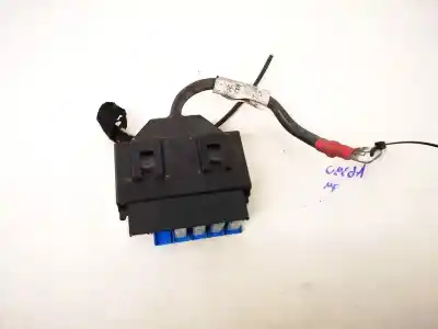 Peça sobressalente para automóvel em segunda mão caixa de fusíveis e relés por opel vectra b caravan 2.0 dti referências oem iam 9647301