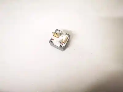 Second-hand car spare part relay for audi a4 avant (b5) 1.9 tdi oem iam references 8d0951253  899312000