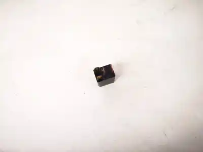 Pezzo di ricambio per auto di seconda mano relè per mazda 3 lim. (bl) 1.6 cd diesel cat riferimenti oem iam um4667730  
