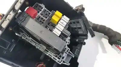 Second-hand car spare part fuse box unit for opel meriva b 1.7 16v cdti oem iam references 93363140  