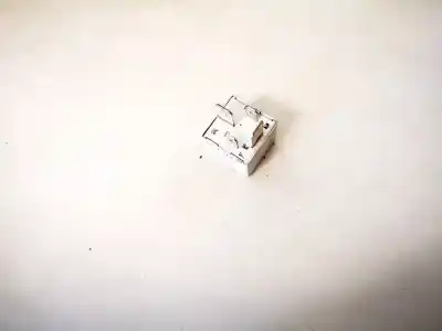 Second-hand car spare part relay for audi a6 c6 (4f2) 2.0 tdi oem iam references 8d0951253  