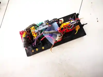 Second-hand car spare part fuse box unit for audi 80/90 (893) 1.8 oem iam references 443941822a  