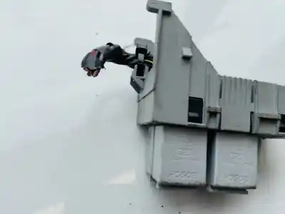 Second-hand car spare part fuse box unit for opel meriva b 1.7 16v cdti oem iam references 93363145  