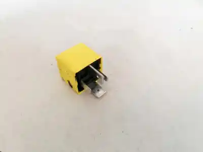 Second-hand car spare part relay for opel vectra c caravan 1.9 16v cdti cat (z 19 dth / lrd) oem iam references 90226846  v23134-j52-x369