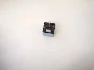 Автозапчастина б/у реле для audi a4, b6 2000.11 - 2004.11 2.0 96kw 2000.11 - 2004.12 посилання на oem iam 8d0951253  v23134-j52-x300