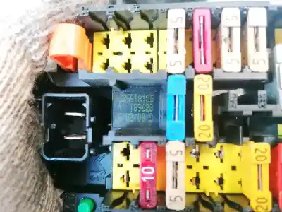 Recambio de automóvil de segunda mano de caja reles -  fusibles para citroen xsara picasso 1.6 básico referencias oem iam 9635518180  189028