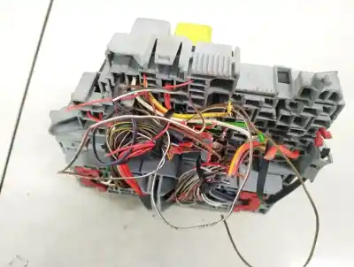 Second-hand car spare part fuse box unit for opel meriva b 1.7 16v cdti oem iam references 13111111  93363140