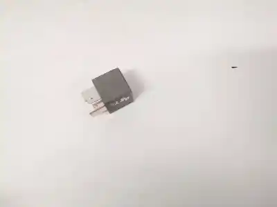 Pezzo di ricambio per auto di seconda mano relè per audi a4 avant (8e) 2.4 riferimenti oem iam 8d0951253  