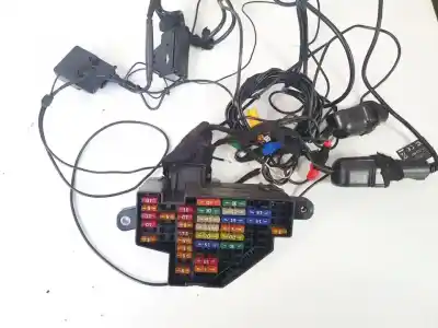 Peça sobressalente para automóvel em segunda mão caixa de fusíveis e relés por volkswagen golf v (1k1) 2.0 fsi referências oem iam 043326677000