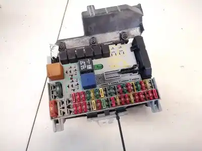 Peça sobressalente para automóvel em segunda mão caixa de fusíveis e relés por opel vectra b caravan 2.0 dti referências oem iam 90504534