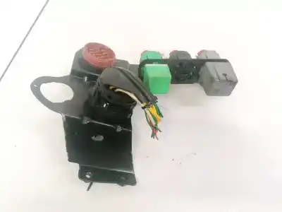 Pièce détachée automobile d'occasion BOÎTES À FUSIBLES pour PEUGEOT 806  Références OEM IAM 2042103  A73385