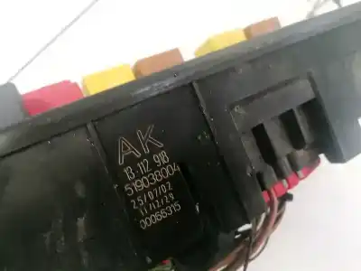 Peça sobressalente para automóvel em segunda mão caixa de fusíveis e relés por opel vectra c (z02) 2.2 dti 16v (f69) referências oem iam 13112918  519038004, 00066315