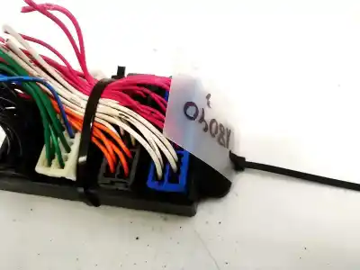 Second-hand car spare part fuse box unit for kia sorento 2.5 crdi ex oem iam references   