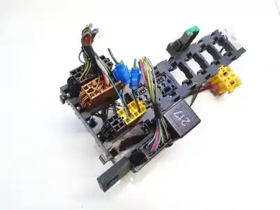 Peça sobressalente para automóvel em segunda mão caixa de fusíveis e relés por audi 80 b4 avant (8c5) 1.9 tdi referências oem iam 8a1937503