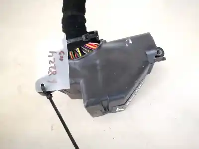 Pièce détachée automobile d'occasion boîtes à fusibles pour volkswagen golf v (1k1) 1.4 16v références oem iam   