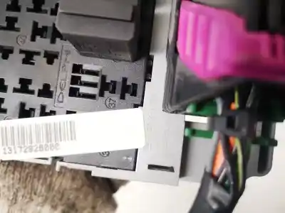 Second-hand car spare part fuse box unit for opel meriva b 1.7 16v cdti oem iam references 93363150  