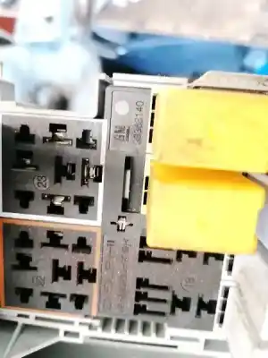 Second-hand car spare part fuse box unit for opel meriva 1.6 cat (z 16 se / l55) oem iam references 93363140  