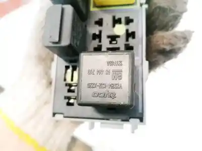 Second-hand car spare part fuse box unit for opel meriva b 1.7 16v cdti oem iam references 90464760  