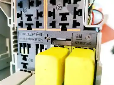 Second-hand car spare part fuse box unit for opel meriva b 1.7 16v cdti oem iam references 93363140  