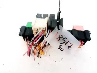 Second-hand car spare part fuse box unit for opel vivaro 2.5 107 kw oem iam references   