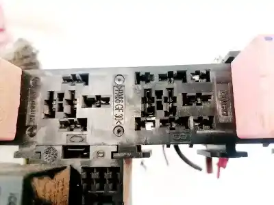 Second-hand car spare part fuse box unit for opel vivaro 2.5 107 kw oem iam references   