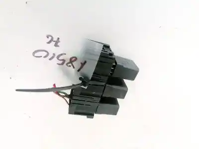 Pièce détachée automobile d'occasion BOÎTES À FUSIBLES pour IVECO DAILY CAJA ABIERTA  Références OEM IAM 504049024  67750