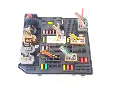 Pièce détachée automobile d'occasion boîtes à fusibles pour renault scenic ii 1.9 dci diesel références oem iam 284b62342r  0231040200348