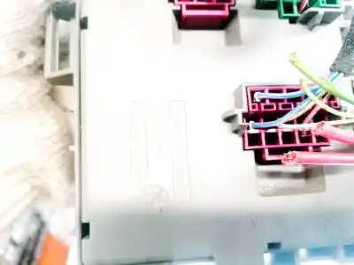 Second-hand car spare part fuse box unit for bmw 3-series, e90 / e91 / e93 2009.01 - 2013.12 facelift 318 d 105kw 2005.09 - 2011.12 oem iam references 10688710  