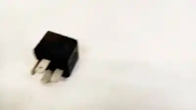 Second-hand car spare part relay for skoda fabia (6y2/6y3) 1.9 tdi oem iam references 6u0906061a  9445111