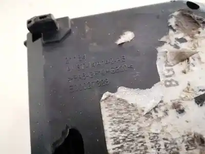 Second-hand car spare part fuse box unit for ford focus lim. (cb8) 1.6 tdci cat oem iam references av6t14a142ab  av6t-14a142-ab