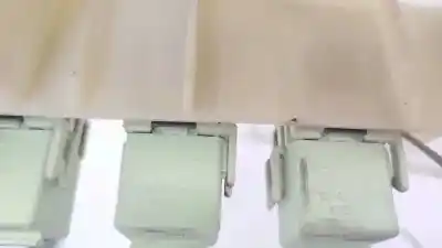 Second-hand car spare part fuse box unit for bmw 7-series, e65 / e66 / e67 /e68 2001.11 - 2008.06 730 d 160kw 2002.10 - 2008.06 oem iam references 6136837300  61.36-837300