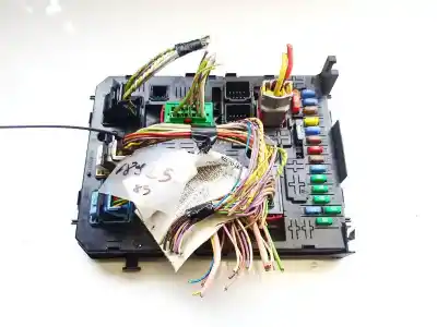 Pièce détachée automobile d'occasion boîtes à fusibles pour citroen c4 picasso 1.6 16v hdi fap références oem iam 966405908001  281201930b