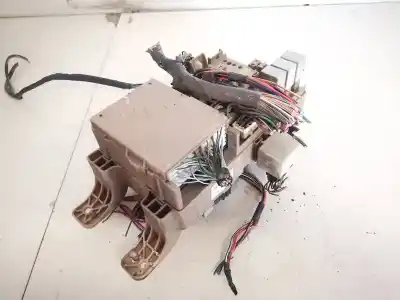 Second-hand car spare part fuse box unit for toyota corolla (e12) 2.0 d-4d linea luna berlina oem iam references 8264102040  82641-02040, mb232300-8520