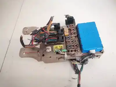 Peça sobressalente para automóvel em segunda mão caixa de fusíveis e relés por toyota corolla (e12) 2.0 d-4d linea luna berlina referências oem iam 8264102040