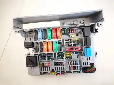 Peça sobressalente para automóvel em segunda mão CAIXA DE FUSÍVEIS E RELÉS por BMW 1-SERIES, E81 / E82 2003.09 - 2006.09  Referências OEM IAM 690660703  6906607-03, 90211438