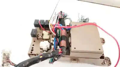 Second-hand car spare part fuse box unit for toyota corolla (e11) 2.0 d-4d linea sol oem iam references 8264113040  82641-13040, 2323000231