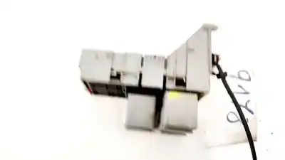 Second-hand car spare part fuse box unit for opel meriva 1.6 16v oem iam references 13100504  67720