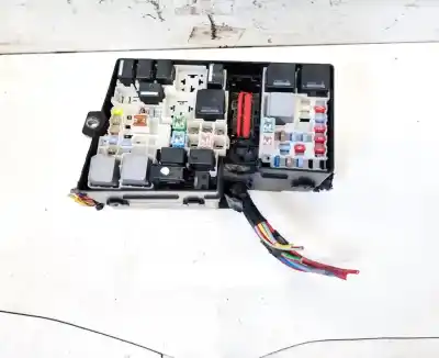 Pezzo di ricambio per auto di seconda mano Scatola Relè/fusibili per FORD GRAND C-MAX VAN 2.0 TDCi Riferimenti OEM IAM AV6T14A142AA  AV6T-14A142-AA AV6T14K733