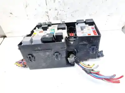 Pezzo di ricambio per auto di seconda mano scatola relè/fusibili per ford grand c-max van 2.0 tdci riferimenti oem iam av6t14a142aa  av6t-14a142-aa av6t14k733