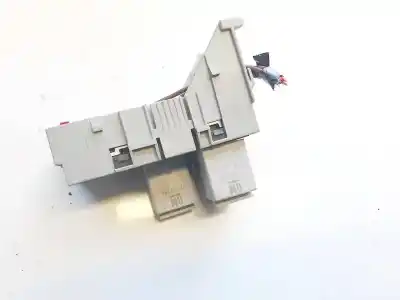 Second-hand car spare part fuse box unit for opel meriva b 1.7 16v cdti oem iam references 13100504  0332201100