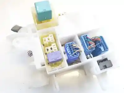 Second-hand car spare part fuse box unit for toyota corolla (e12) 2.0 d-4d linea luna berlina oem iam references 7019ta1  6189