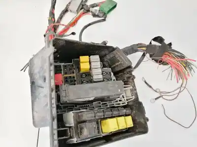Pezzo di ricambio per auto di seconda mano Scatola Relè/fusibili per OPEL MERIVA 1.3 16V CDTI Riferimenti OEM IAM 13247085  