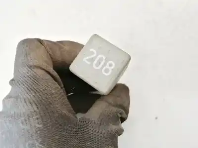 Pezzo di ricambio per auto di seconda mano RELÈ per VOLKSWAGEN PASSAT B5 (3B2)  Riferimenti OEM IAM 8A0951253B  899578000