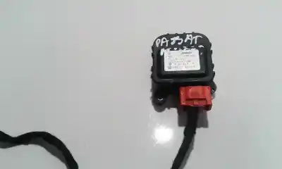 Pezzo di ricambio per auto di seconda mano  per VOLKSWAGEN PASSAT VARIANT (3B5)  Riferimenti OEM IAM 0132801116  8D1820511B