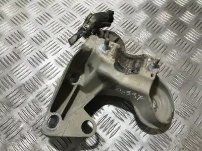 Автозапчастина б/у підтримка двигуна для VOLKSWAGEN PASSAT VARIANT (3B5) 1.9 TDI Посилання на OEM IAM 4B0199352B  
