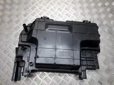 Pezzo di ricambio per auto di seconda mano plastica per toyota corolla (e11) 2.0 d-4d linea sol riferimenti oem iam 5853313010  58533-13010, 58533-13020, 5853313020